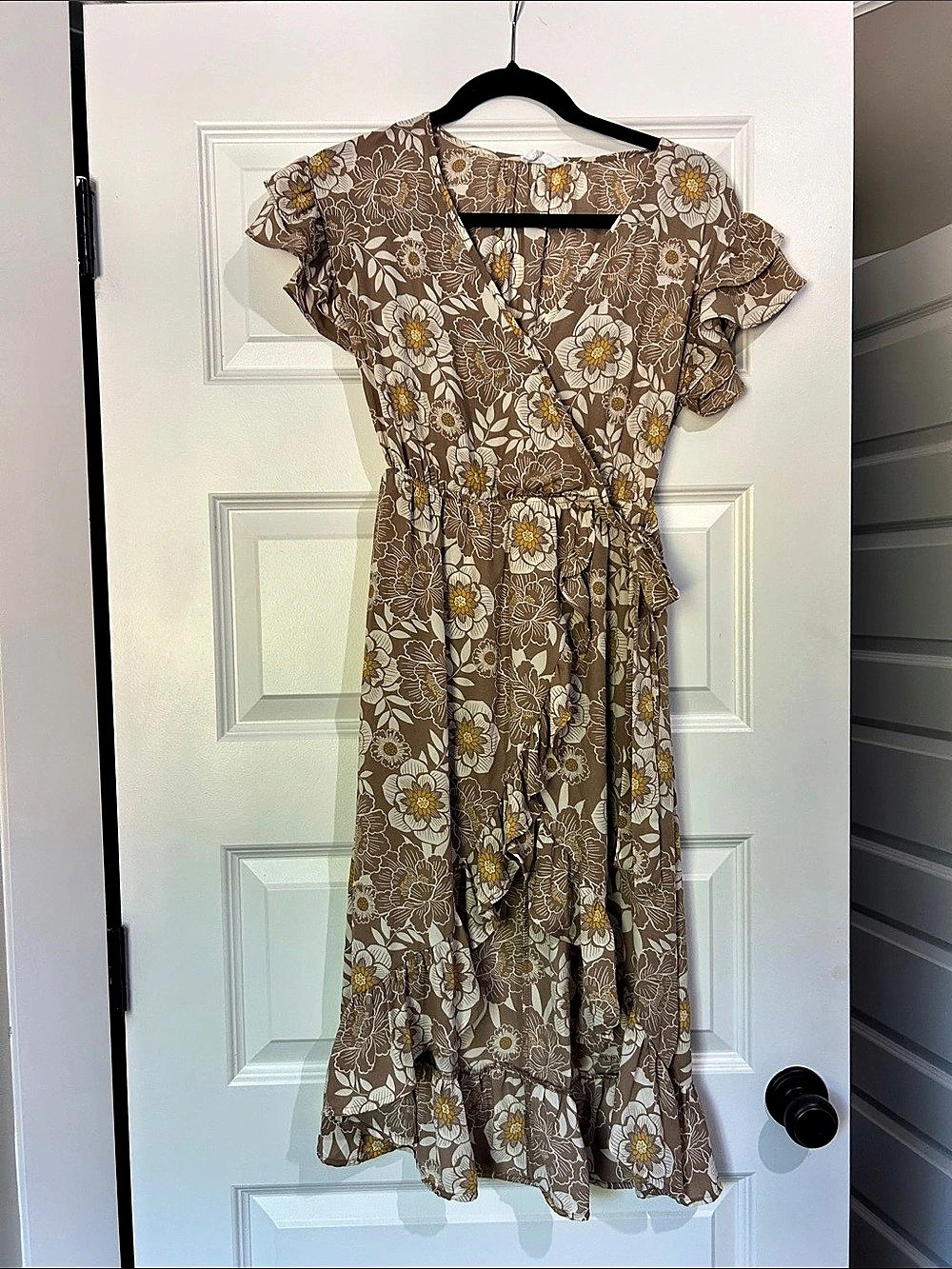 Sienna Sky Floral Midi Dress in Brown & Yellow Size XS Like New